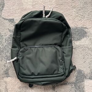 NWT lululemon Everywhere Backpack Tech Canvas-Rainforest Green